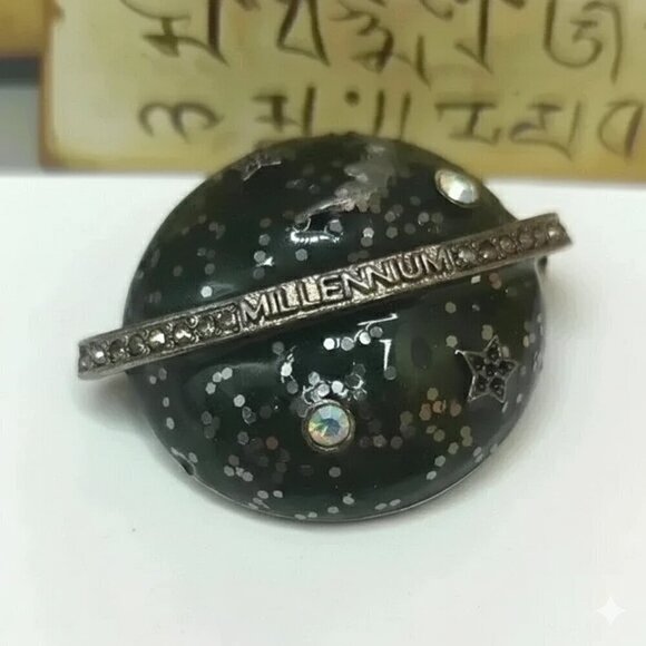 Jewelry - Black Vintage celestial planet Pin brooch C46